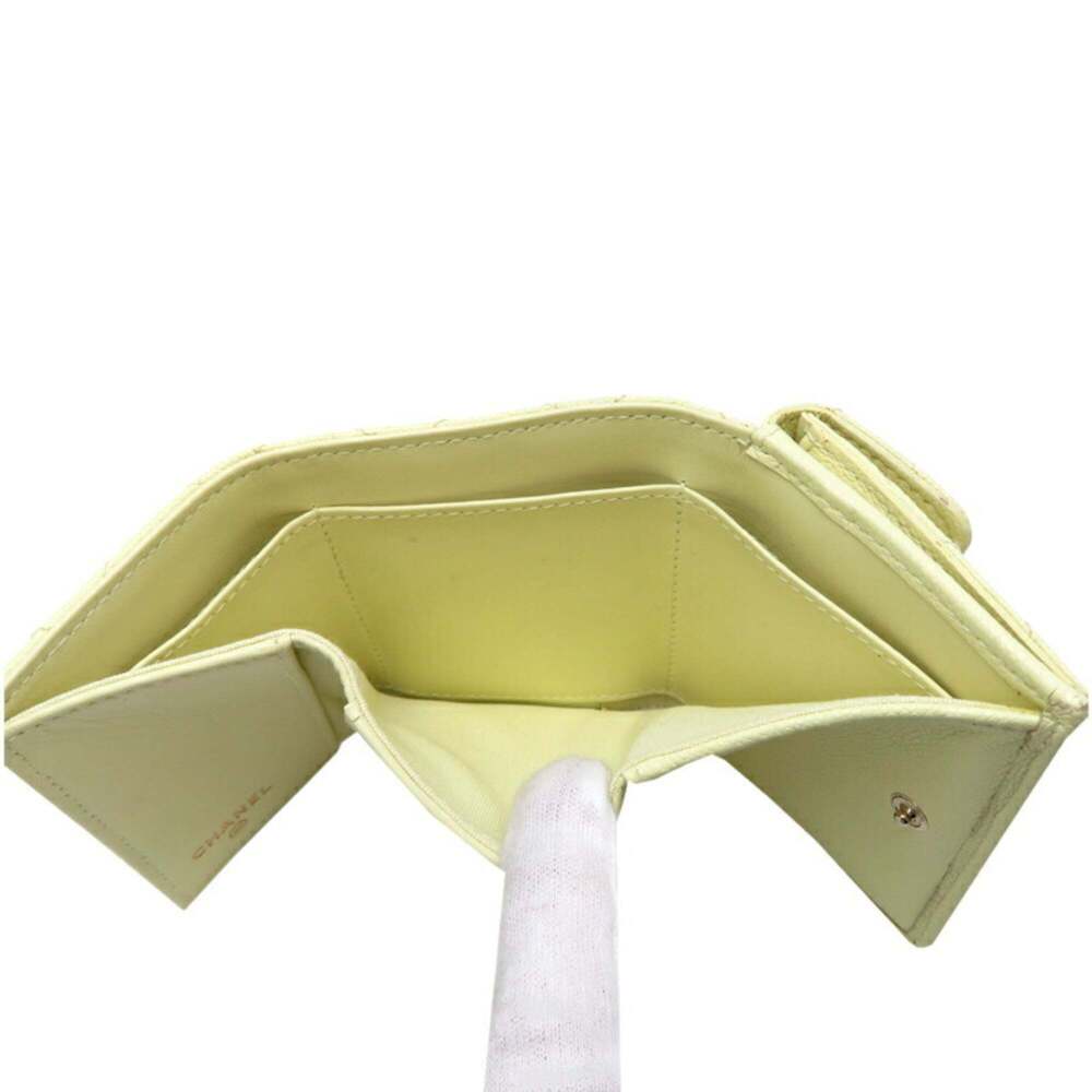 CHANEL White Caviar Leather Wallet - Picture 6 of 9